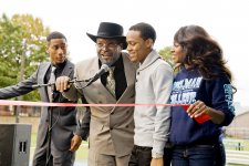 Brandon T. Jackson, Ice Cube, Bow Wow and Natari Naughton in Warner Bros. Pictures' "Lottery Ticket". 18631 photo