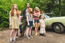 From left to right: Lori Walls (Sadie Sink), Brian Walls (Charlie Shotwell), Rex Walls (Woody Harrelson), Jeannette Walls (Ella Anderson), Rose Walls (Naomi Watts) and Maureen Walls (Eden Grace Redfield) in THE GLASS CASTLE. Photo Credit: Jake Giles Netter 388013 photo