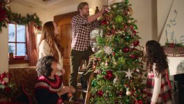 Falling for Christmas movie image 667519