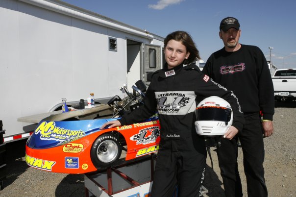  Annabeth Barnes with her father Darren Barnes in "Racing Dreams".
