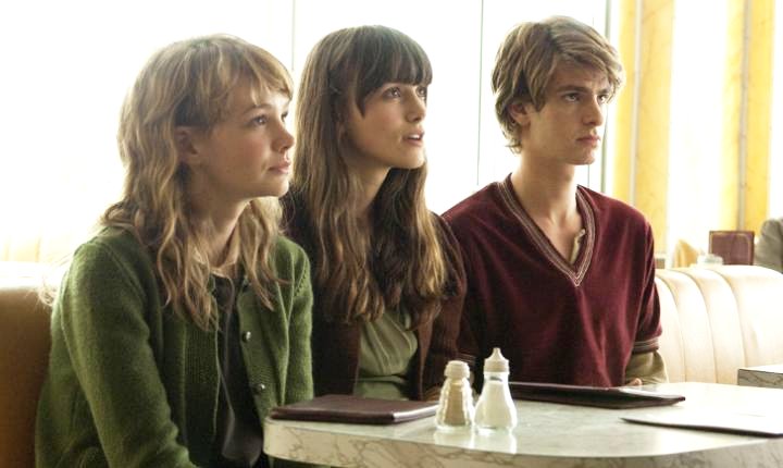  Carey Mulligan, Keira Knightley and Andrew Garfield star in "Never Let Me Go".
