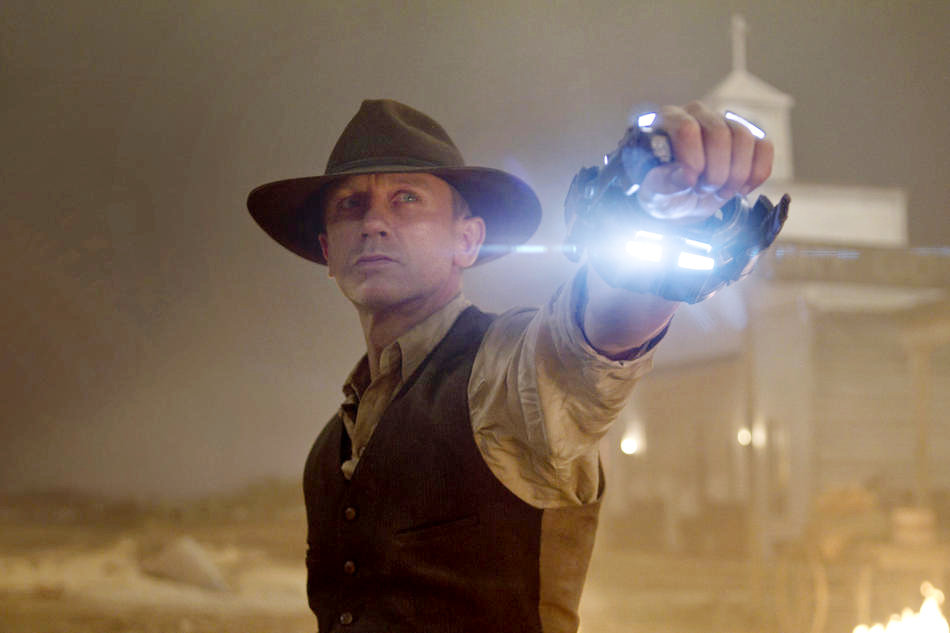  Daniel Craig stars as Zeke Johnson in Universal Pictures' &quot;Cowboys and Aliens&quot;.