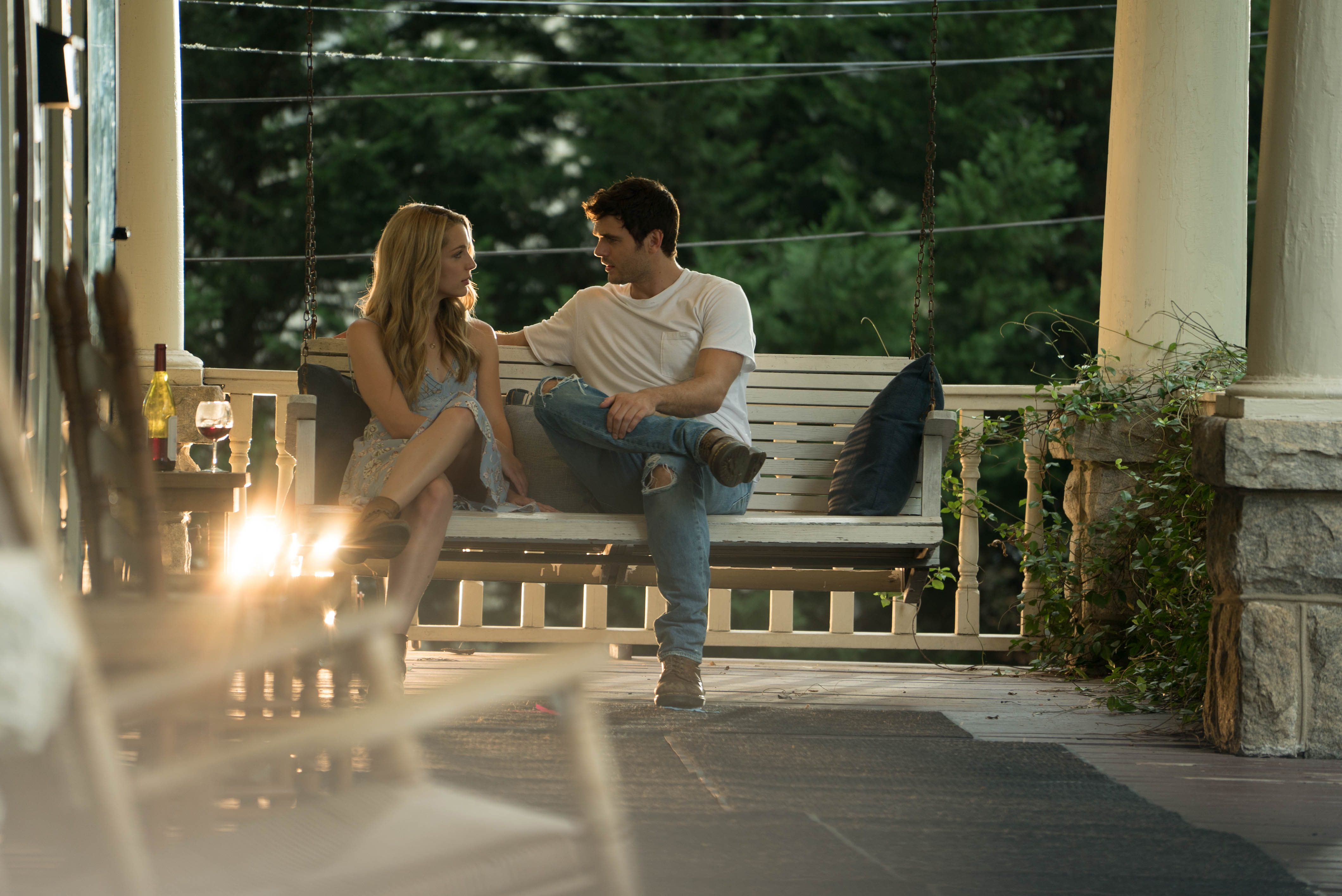  Jessica Rothe and Alex Roe in FOREVER MY GIRL. Photo credit: Jacob Yakob Courtesy of Roadside Attractions/LD Entertainment 