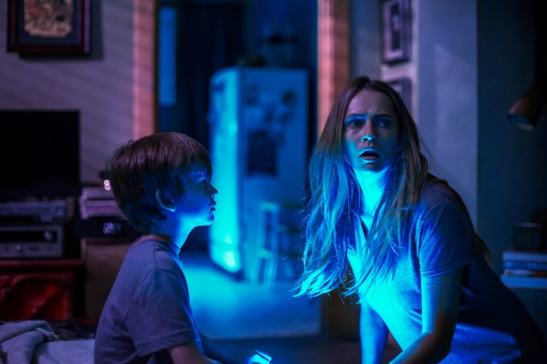 Lights Out (2016) movie photo - id 351366